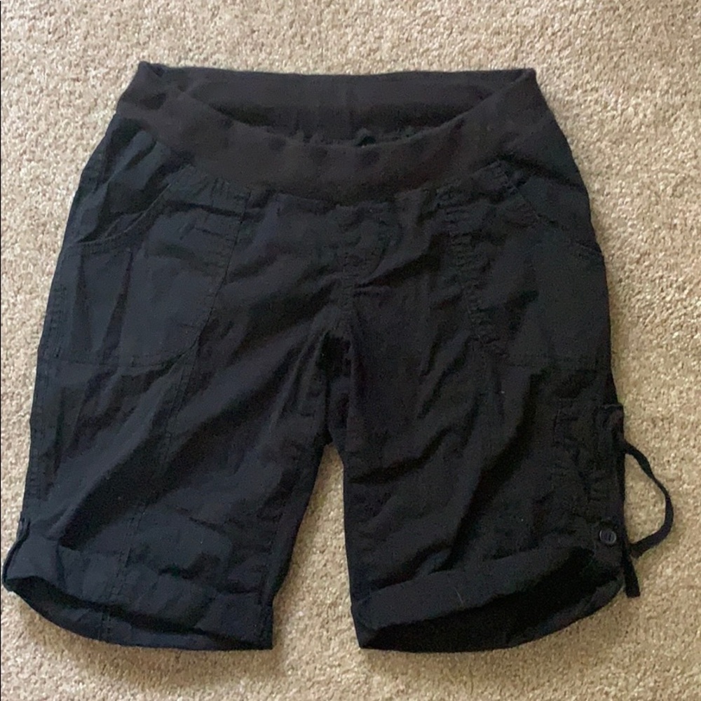 OhBaby by Motherhood black maternity cargo shorts